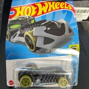 Hot Wheels Skull Crusher, Street Beasts 1/5 - Brand New